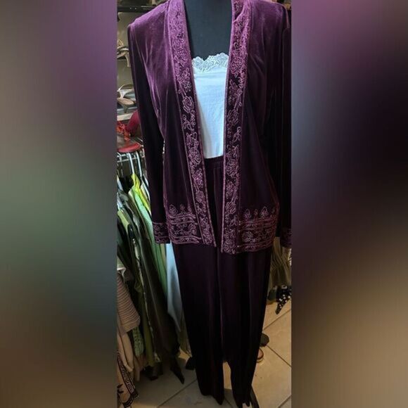 Comfort and glamour beaded velvety loungewear open card. Coldwater Creek size 12 - Picture 1 of 13